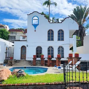 Hill House - Bed & Breakfast